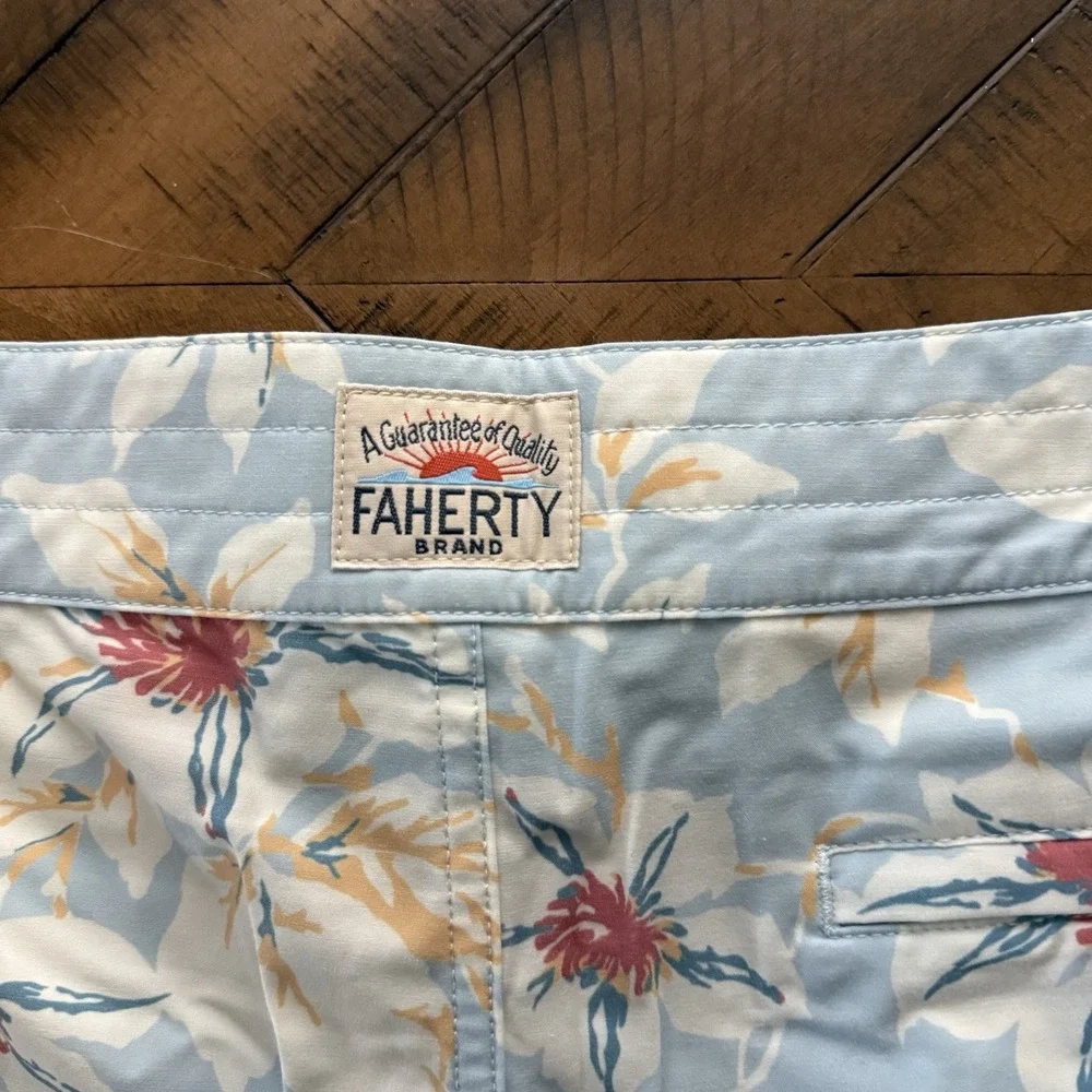 Faherty Mens Swim Trunks Size 34 Floral Hawaiian Swim Surf Pockets Board Shorts